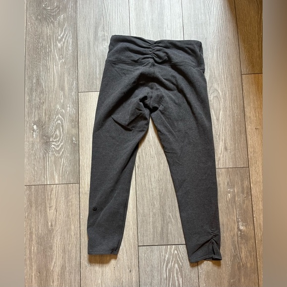 Lululemon Cropped Low Rise Rouched Leggings Charcoal Gray Size 6 - Picture 1 of 9